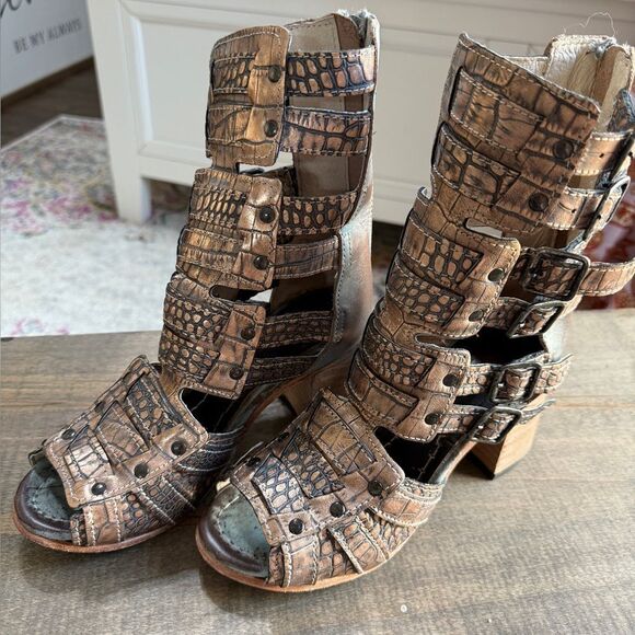 FREEBIRD Zane in Rose Gold - Picture 2 of 4